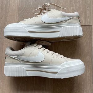 Women's Nike Courtyard Legacy Lift size 8 Tan / Nude color